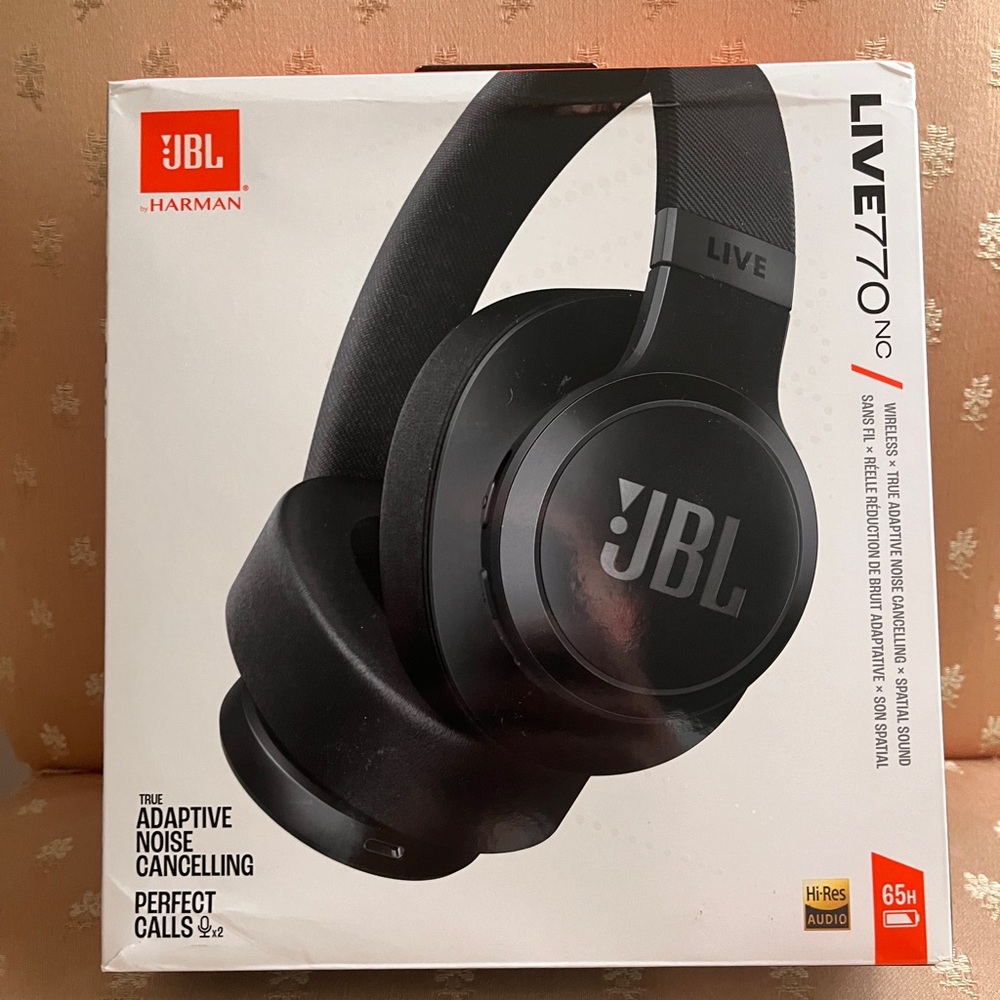 New JBL Live770nc True adaptive noise canceling headphones - Picture 2 of 5